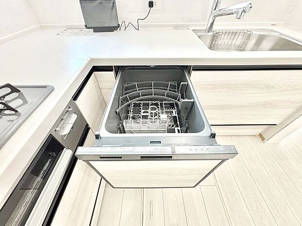 面倒なお片づけは食洗機にお任せ！家事の負担が減って、時間にも気持ちにもゆとりができます。