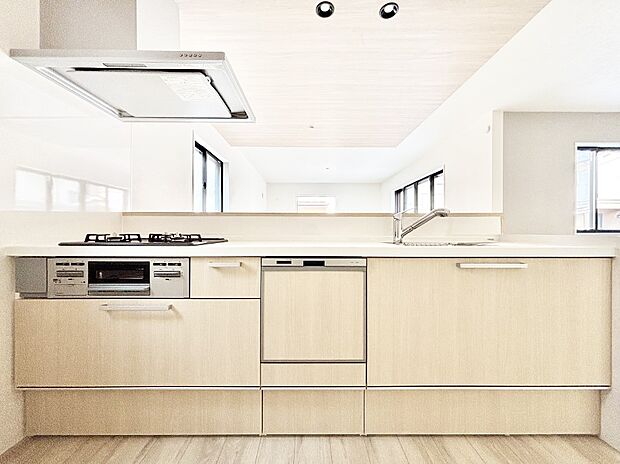 カウンター越しに楽しいおしゃべり。いつものお料理がもっと美味しくなりそうですね