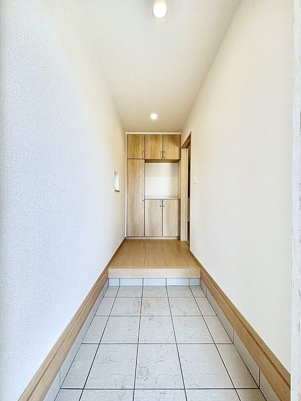明るい玄関はお客様をお出迎えするのにぴったりです!
