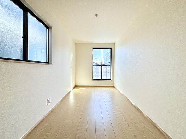 明るいバルコニーサイドに洋室を設置。目覚めの良い寝室に。