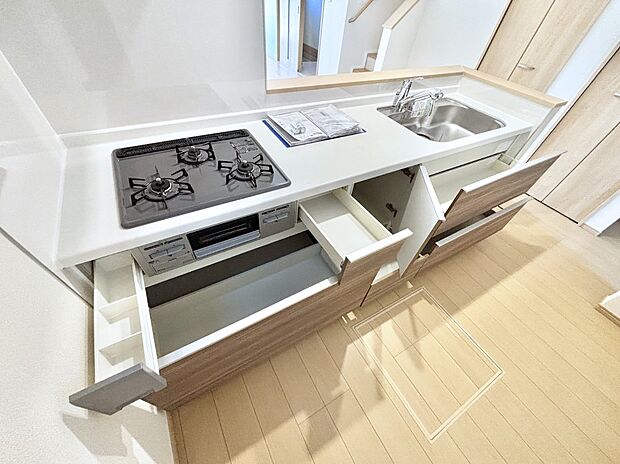 使いやすさを優先したスライド式収納タイプ!