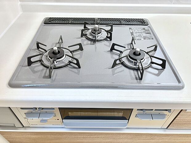 ガスコンロはSiセンサー搭載。火力調節や焦げ付き・消し忘れも防いでくれます。