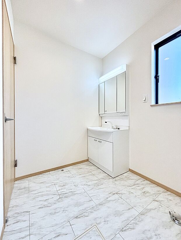 清潔感のある快適空間です。毎日の身支度も気持ち良くお使い頂けます。