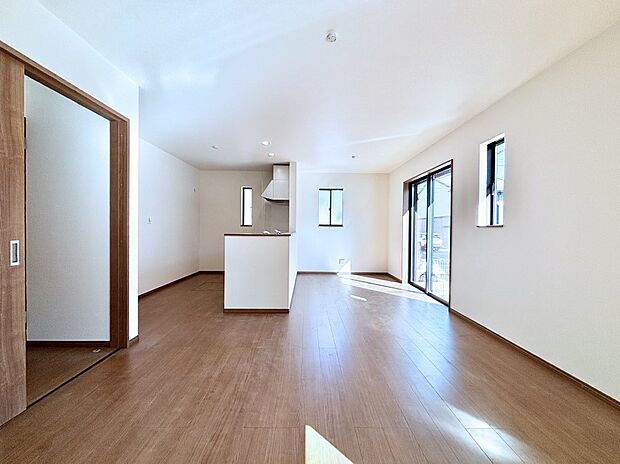 落ち着いた雰囲気のLDKは家族みんなの快適空間