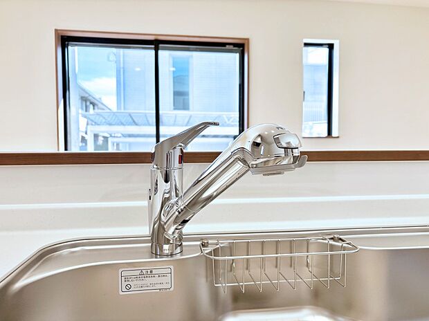 いつでも清潔なおいしいお水を。一つの水栓で水道水と浄水を使い分け。