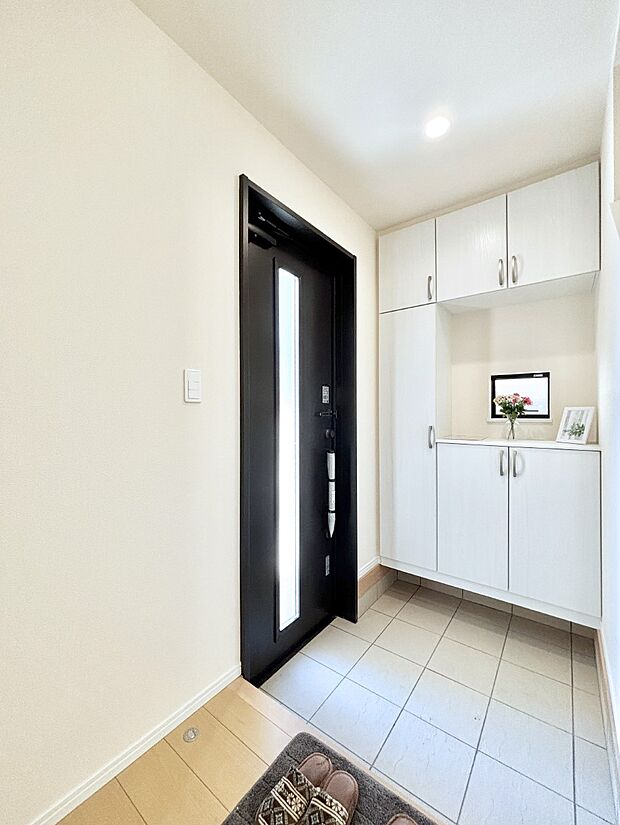 飾り棚を利用して、お越しいただくお客様をおもてなしできます。