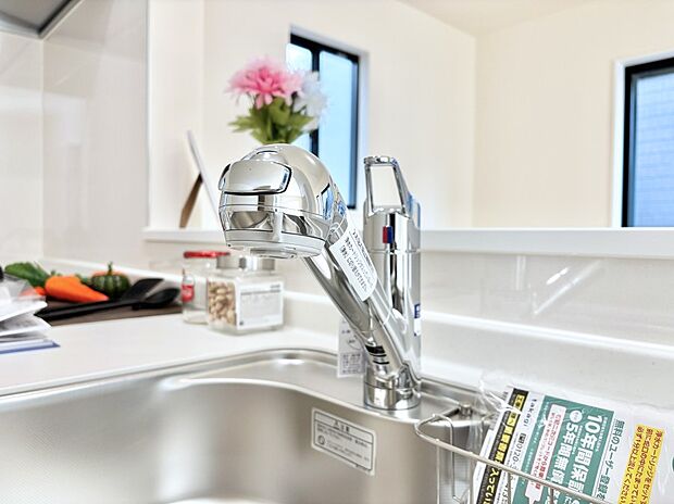 いつでも清潔なおいしいお水を。一つの水栓で水道水と浄水を使い分け。