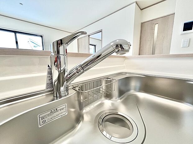 いつでも清潔なおいしいお水を。一つの水栓で水道水と浄水を使い分け。