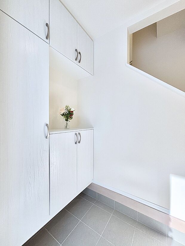 いつもきれいにしておきたい玄関ですね。