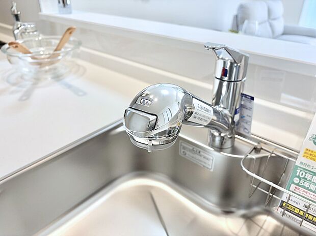 いつでも清潔なおいしいお水を。一つの水栓で水道水と浄水を使い分け。