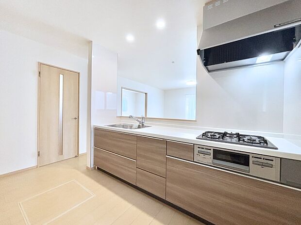 ゆとりあるキッチンではご家族と楽しくお料理ができます。