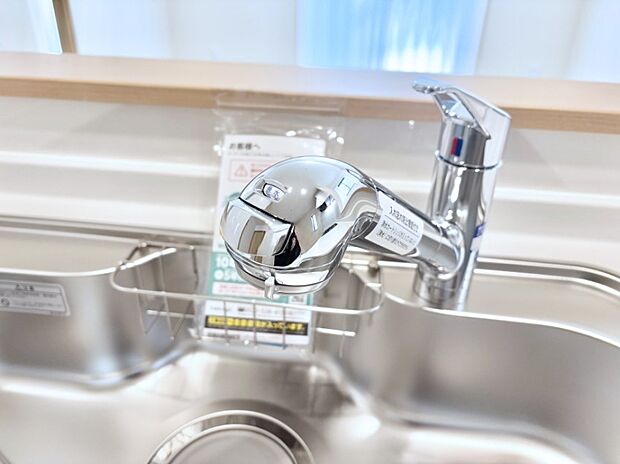 いつでも清潔なおいしいお水を。一つの水栓で水道水と浄水を使い分け。