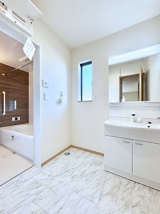 広々とゆとりのあるランドリースペース。  