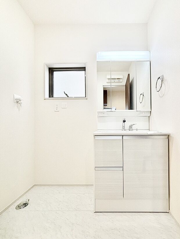 収納力と機能性に優れた洗面化粧台  