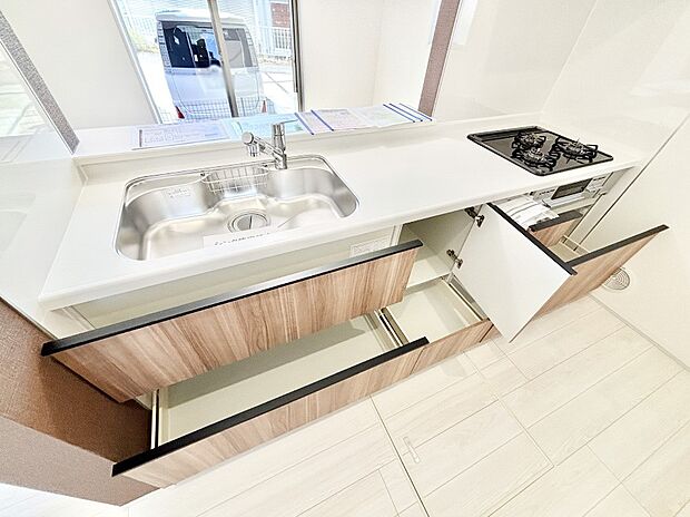 使いやすさを優先したスライド式収納タイプ!