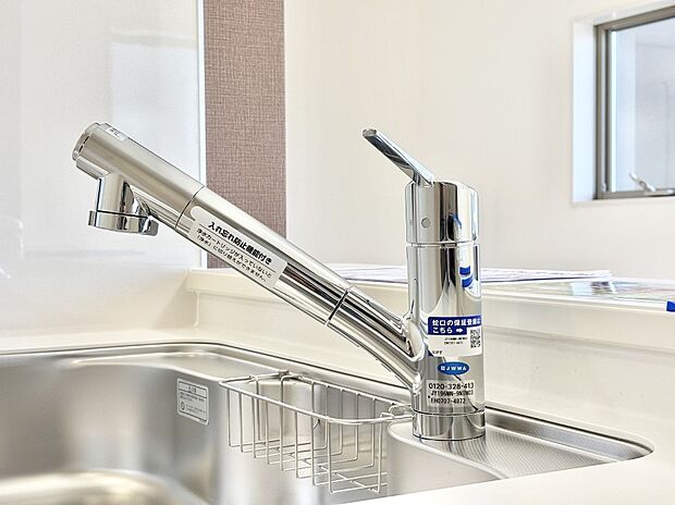 いつでも清潔なおいしいお水を。一つの水栓で水道水と浄水を使い分け。