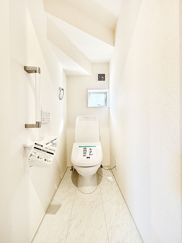 明るく清潔感のあるトイレです。 