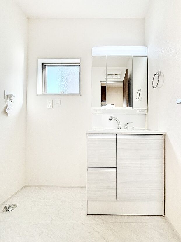 収納力と機能性に優れた洗面化粧台