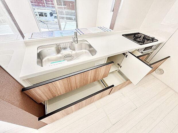 使いやすさを優先したスライド式収納タイプ!