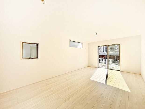 家族団らんの時間も増えそうなくつろぎのリビングダイニング。   