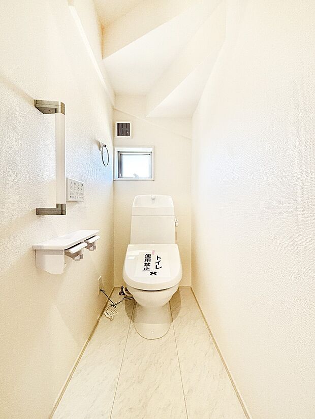 明るく清潔感のあるトイレです。 