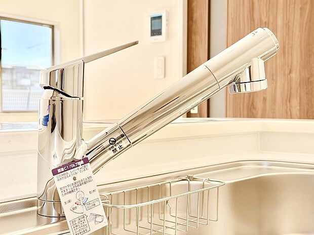 いつでも清潔なおいしいお水を。一つの水栓で水道水と浄水を使い分け。