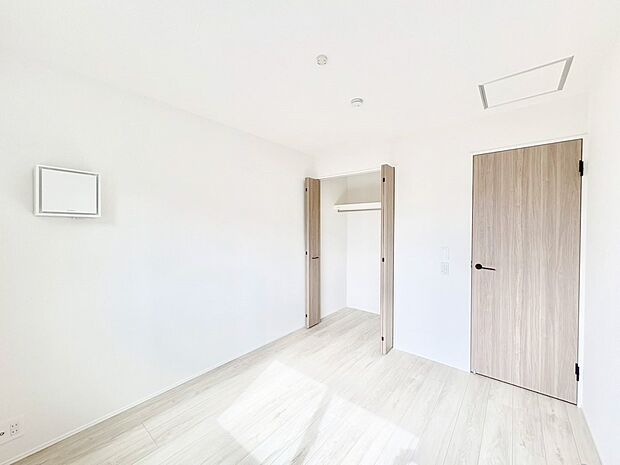 使いやすい形でベットや家具の置き方にも困ることもありません。