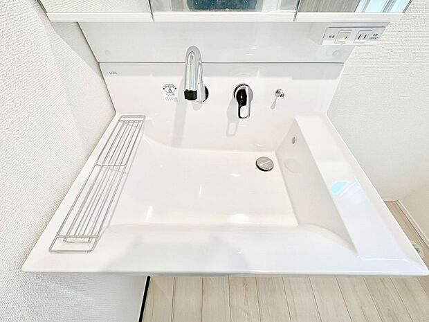 ハンドシャワー付き！使いやすい洗面台。