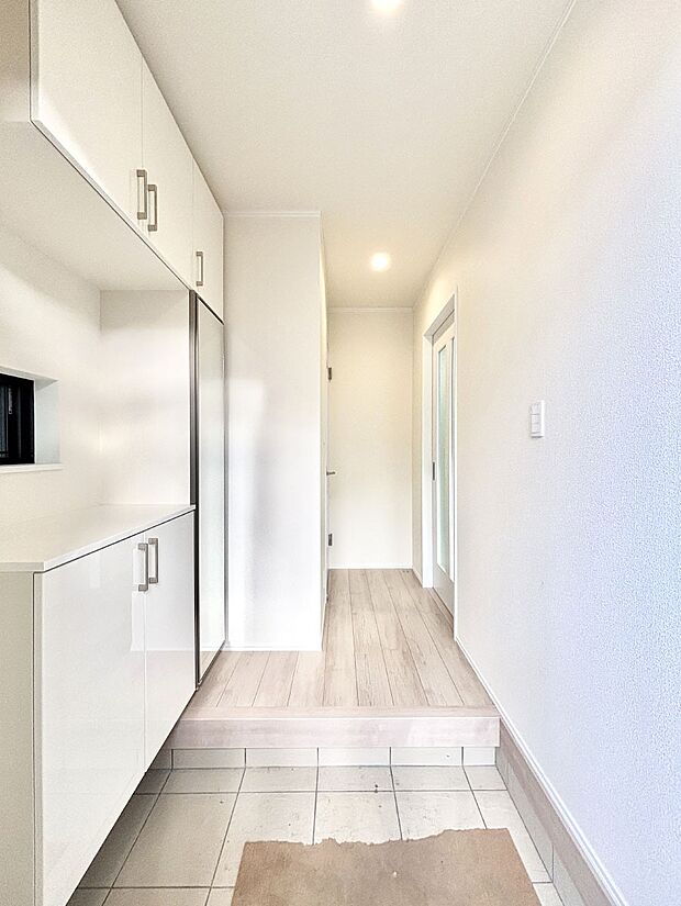 家族の帰宅やお客様をあたたかく迎える玄関  