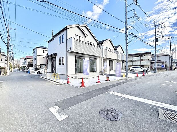 前面道路はきちんと整備されています  