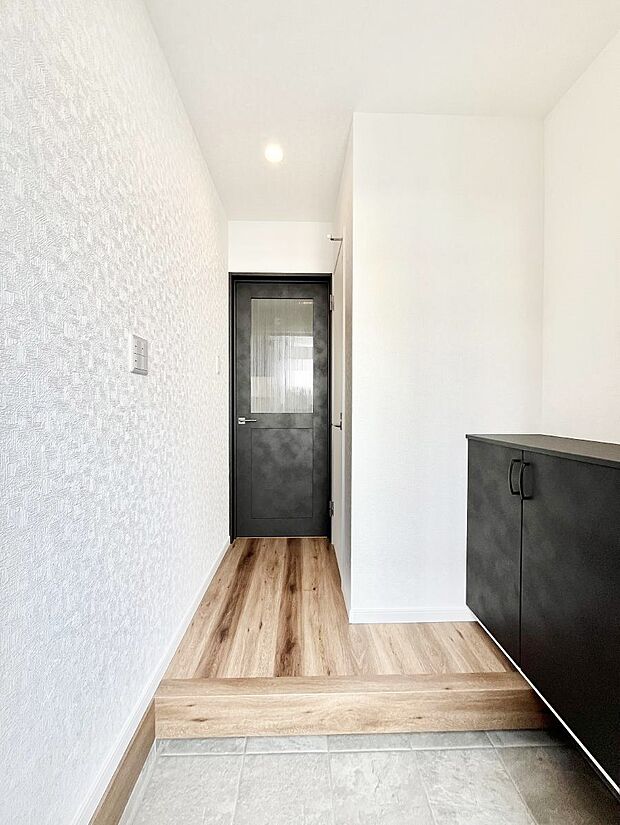 明るい玄関はお客様をお出迎えするのにぴったりです!