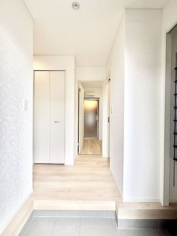 家族の帰宅やお客様をあたたかく迎える玄関  