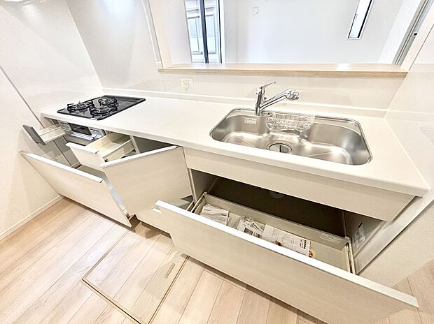 使いやすさを優先したスライド式収納タイプ！