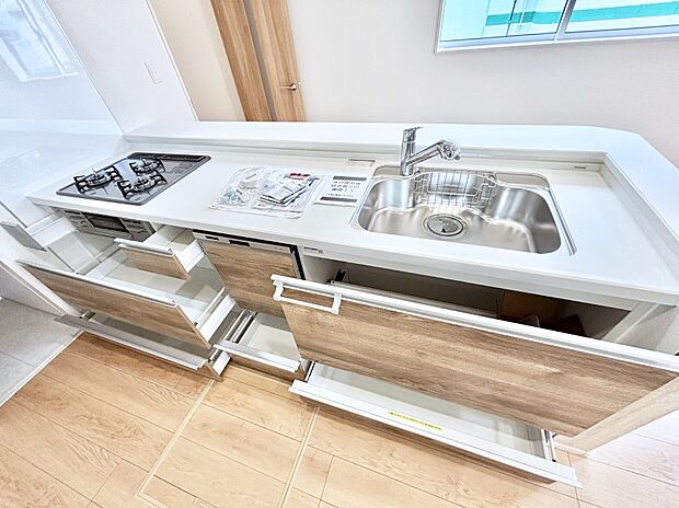 使いやすさを優先したスライド式収納タイプ!