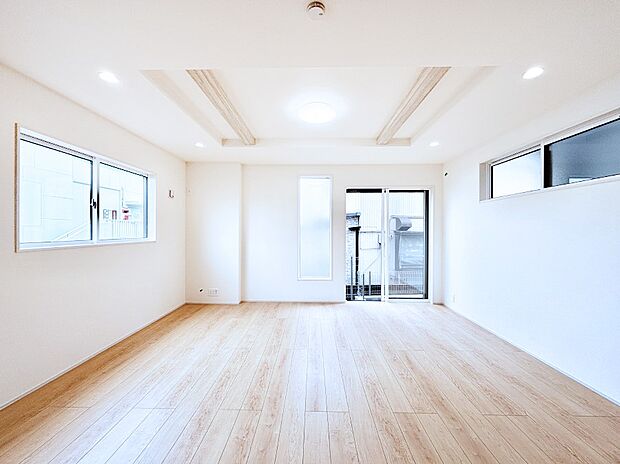 日当たりの良いリビング。お気に入りのグリーンを飾れば更に心地よさがアップ!