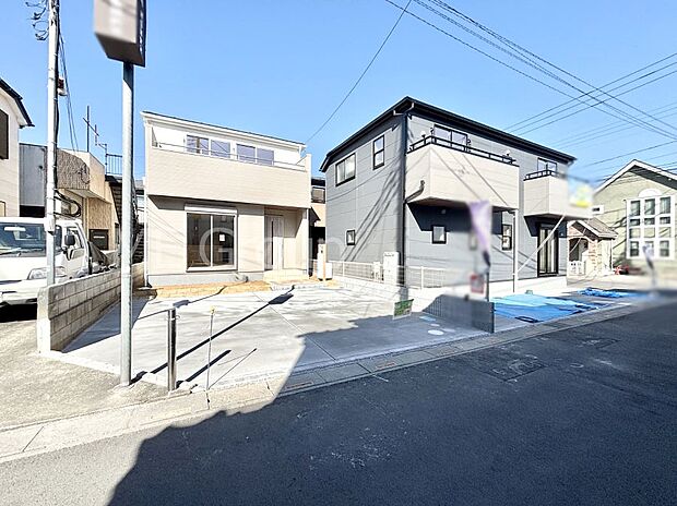 前面道路はきちんと整備されています  