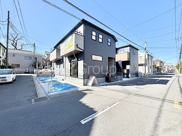 前面道路はきちんと整備されています  