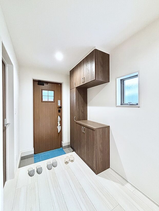 飾り棚を利用して、お越しいただくお客様をおもてなしできます。