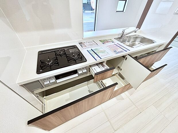 使いやすさを優先したスライド式収納タイプ！