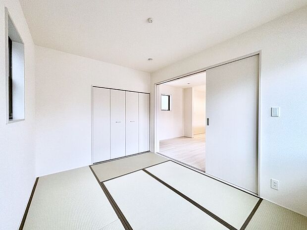 リビング隣接の和室は毎日の暮らしに癒しと安らぎをもたらしてくれます  