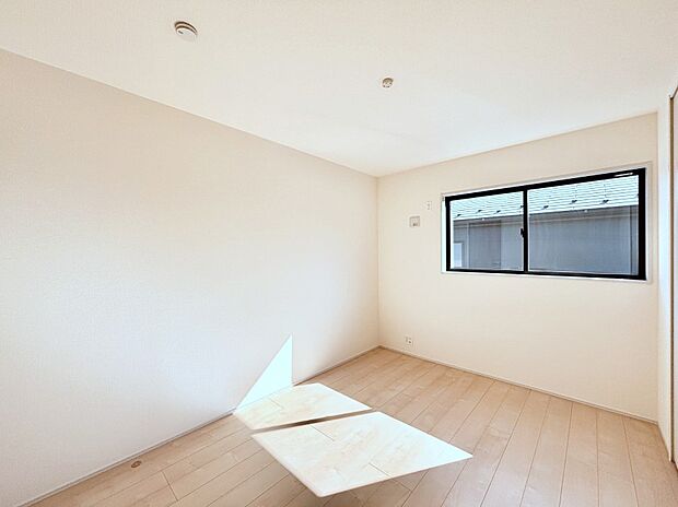 使いやすい形でベットや家具の置き方にも困ることもありません。 