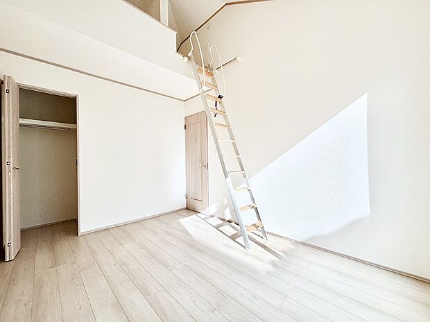 ロフト付きのお部屋で充実したプライベート時間を過ごせます。