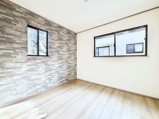 アクセントクロスがお洒落な洋室。2面採光で明るさ＆風通し良好！  