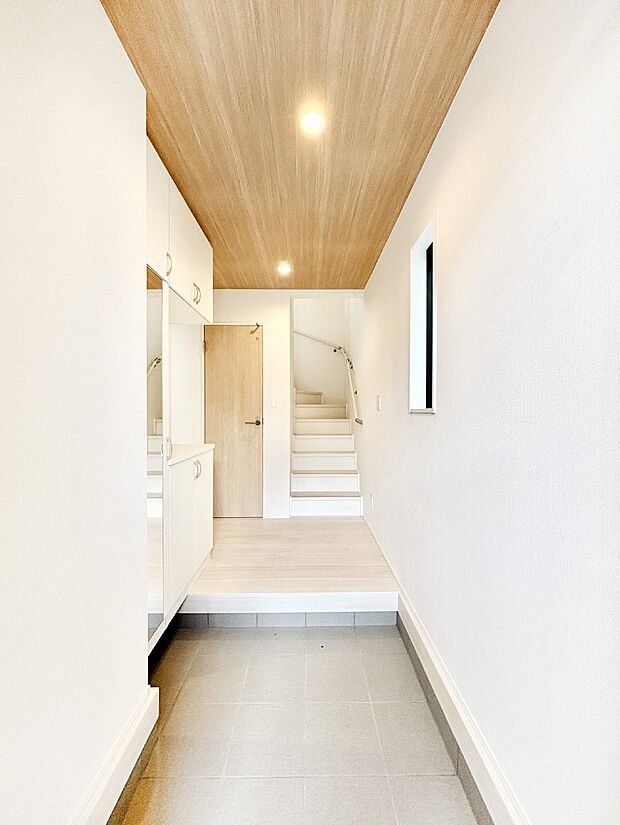 いつもきれいにしておきたい玄関ですね。  