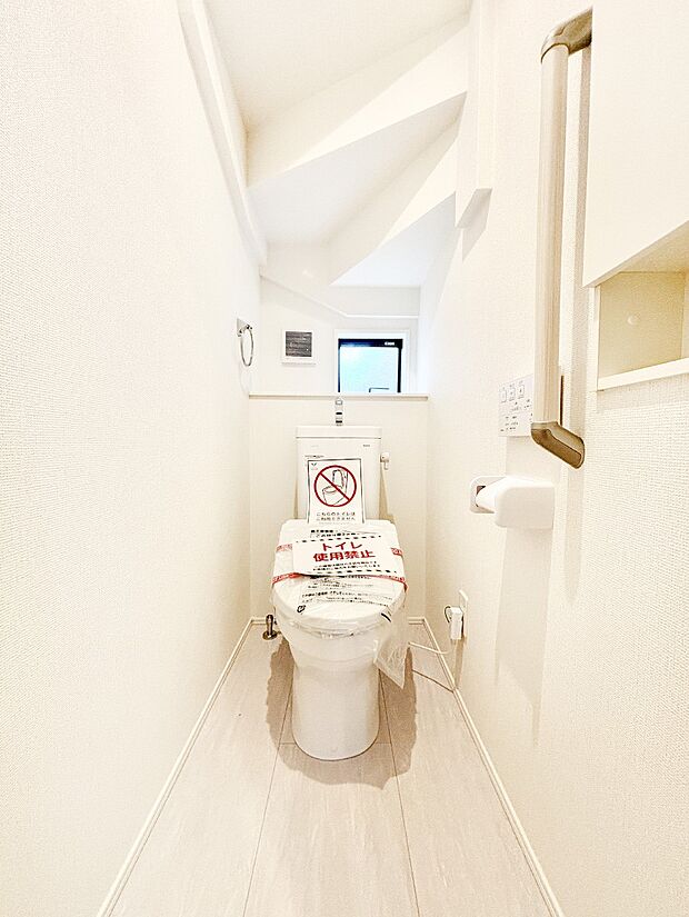 明るく清潔感のあるトイレです。 