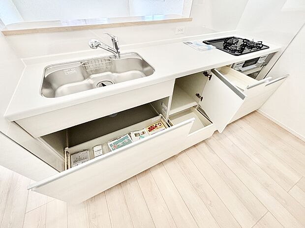 使いやすさを優先したスライド式収納タイプ！