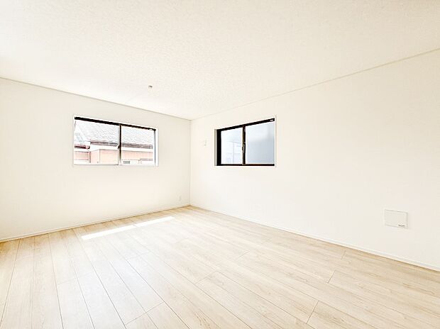 日当たりのいいリビングでゆったりとしたティータイムを！ お気に入りのグリーンを飾れば更に心地よさがアップ！