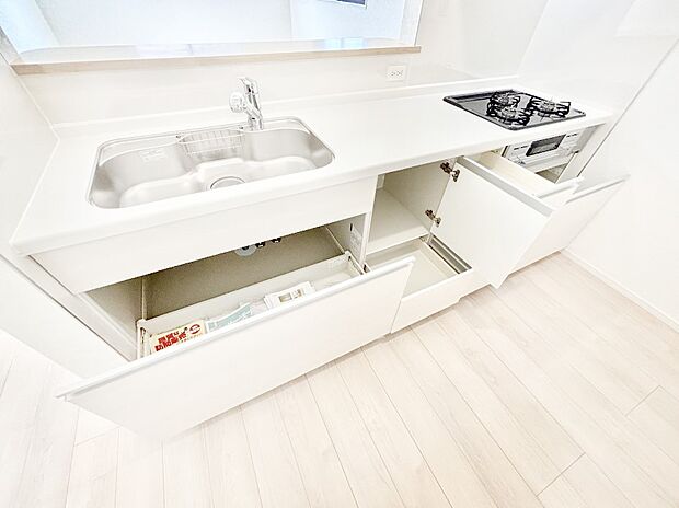 使いやすさを優先したスライド式収納タイプ！