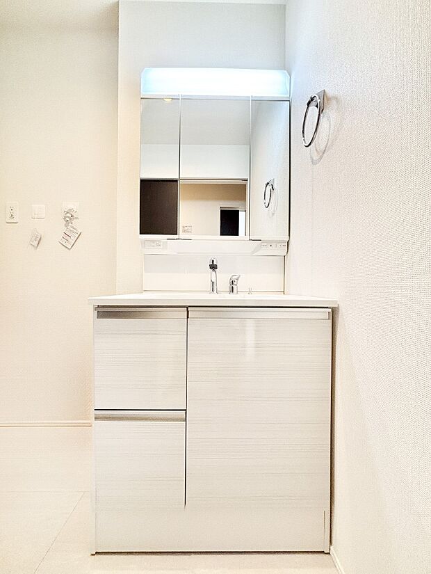 収納力と機能性に優れた洗面化粧台