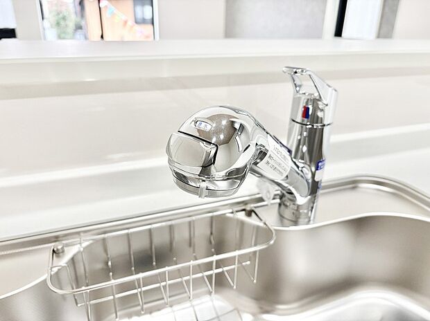 いつでも清潔なおいしいお水を。一つの水栓で水道水と浄水を使い分け。